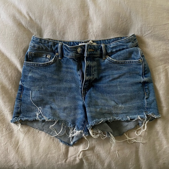 H&M denim shorts - Picture 2 of 3